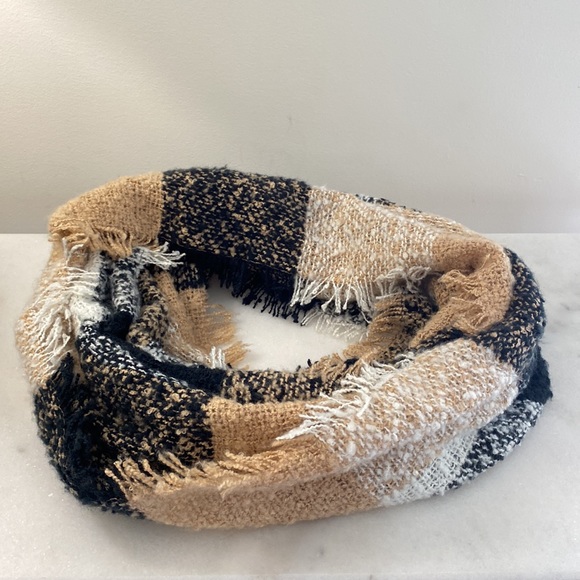 Blanket Infinity Scarf - Picture 2 of 10